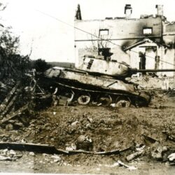 Vyřazený sovětský tank T–34 u Čavisova