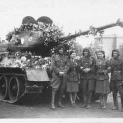 Českoslovenští tankisté v Ostravě (AMO).