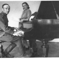 Sovětský důstojník ve vile koksovny František v Přívoze (AMO).